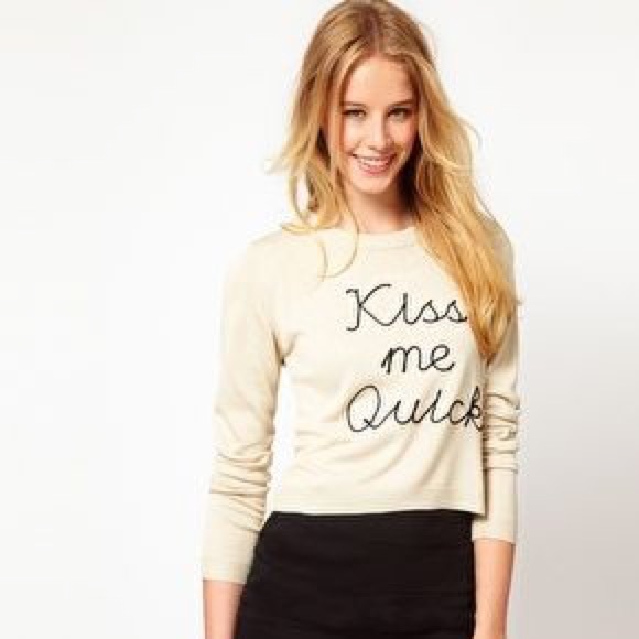 Adorable Turquoise “Kiss me Quick” Sweater! - Picture 7 of 7